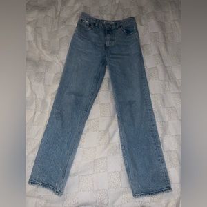 Abercrombie and Fitch 	
Women's
Ultra High Rise 90s Straight Jean